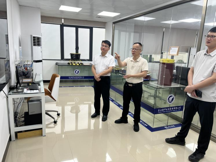 市濱海投資集團(tuán)公司黨委副書記、總經(jīng)理梁亮帶隊(duì)赴臺(tái)山海洋發(fā)展集團(tuán)考察調(diào)研